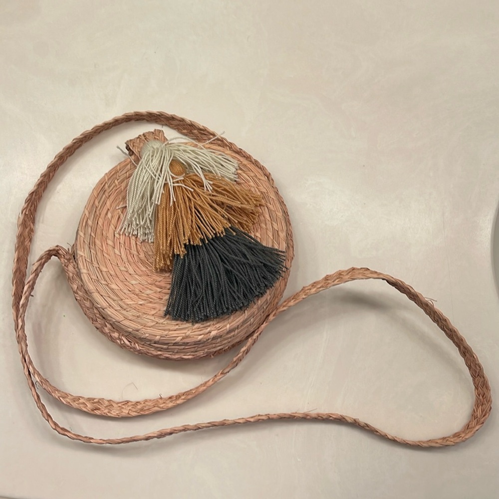 Round Jute Summer Bag with tassel handle